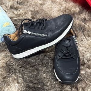 Villeroy & Boch Black and White Sneakers with Low-Top Design